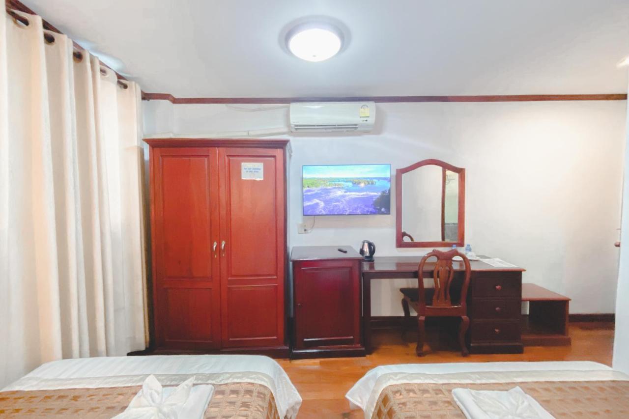 Khampiane1 Hotel Ban Nongdouang Екстериор снимка