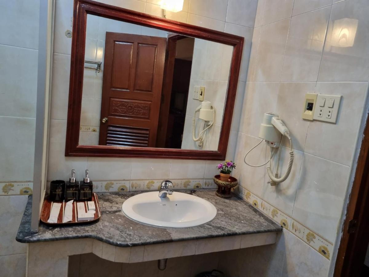 Khampiane1 Hotel Ban Nongdouang Екстериор снимка